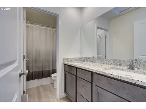 1203 W 17th Avenue La Center WA 98629