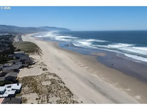 9500 Dory Pointe Loop Pacific City OR 97135