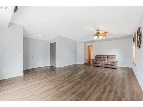 2367 Dorsey Drive Hubbard OR 97032