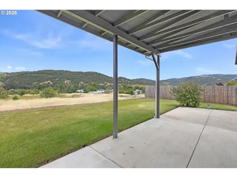 179 Rainbow Ridge Avenue Roseburg OR 97471