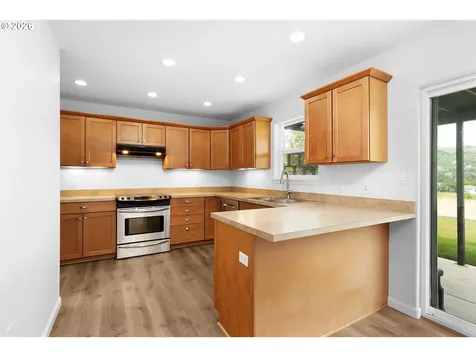 179 Rainbow Ridge Avenue Roseburg OR 97471