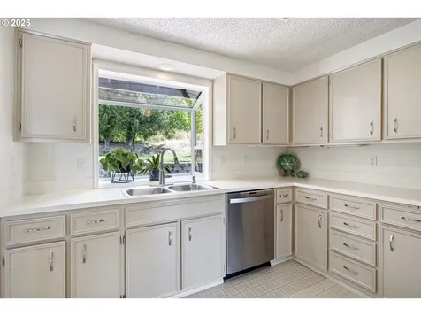 3835 Onyx Street Eugene OR 97405