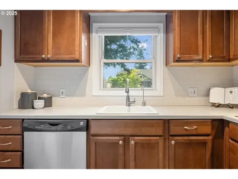 2115 NE Junior Street Portland OR 97211