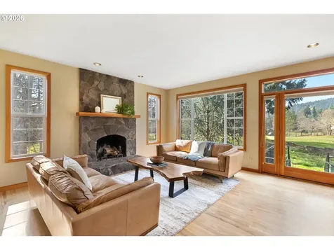 4050 Sylvester Drive Hood River OR 97031