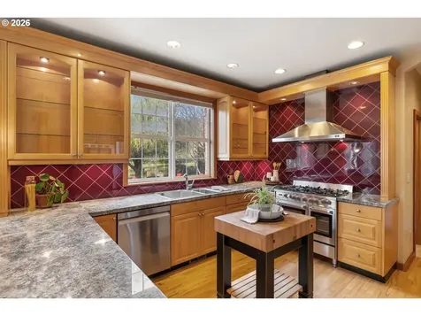 4050 Sylvester Drive Hood River OR 97031