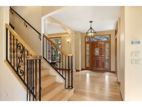 4050 Sylvester Drive Hood River OR 97031