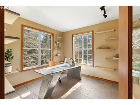 4050 Sylvester Drive Hood River OR 97031
