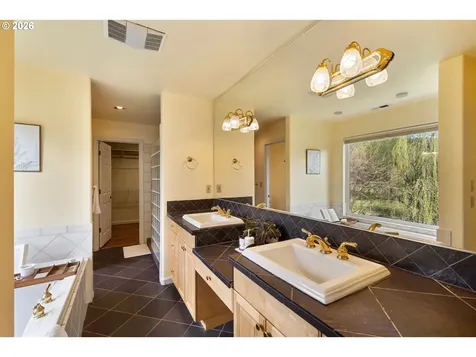 4050 Sylvester Drive Hood River OR 97031