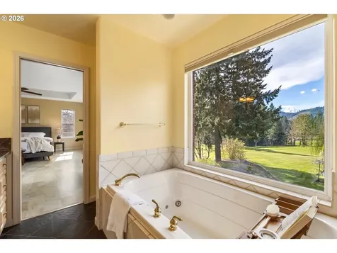 4050 Sylvester Drive Hood River OR 97031