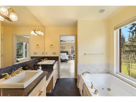 4050 Sylvester Drive Hood River OR 97031