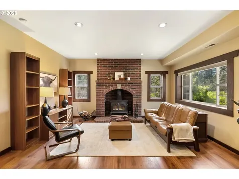 4050 Sylvester Drive Hood River OR 97031