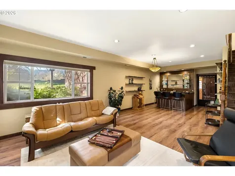 4050 Sylvester Drive Hood River OR 97031