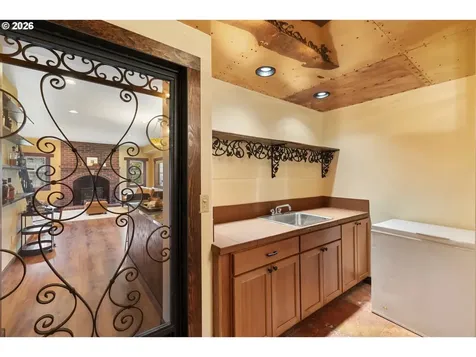 4050 Sylvester Drive Hood River OR 97031