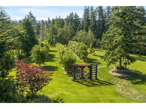 4050 Sylvester Drive Hood River OR 97031