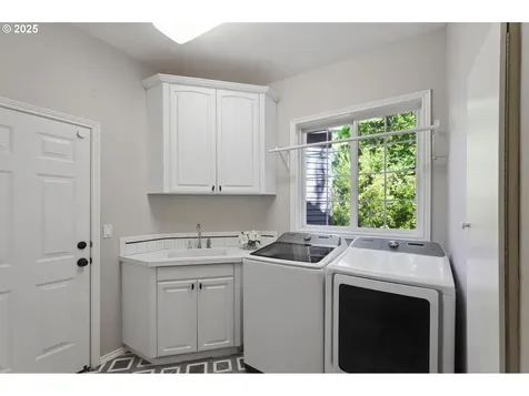 3840 NW Loy Court Portland OR 97229