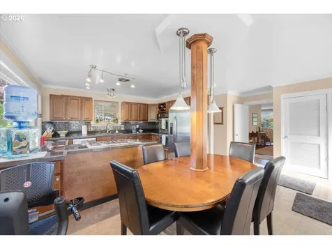 511 Oak Street Oakland OR 97462