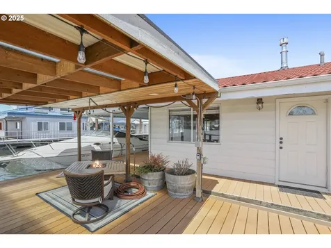 1879 N Jantzen Avenue Portland OR 97217