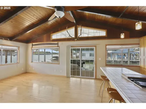 1879 N Jantzen Avenue Portland OR 97217
