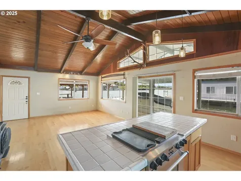 1879 N Jantzen Avenue Portland OR 97217