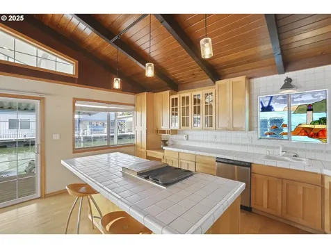 1879 N Jantzen Avenue Portland OR 97217