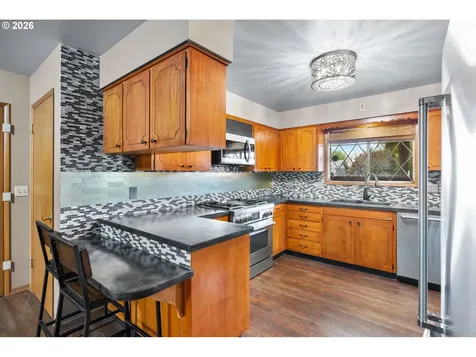 470 W Dartmouth Street Gladstone OR 97027