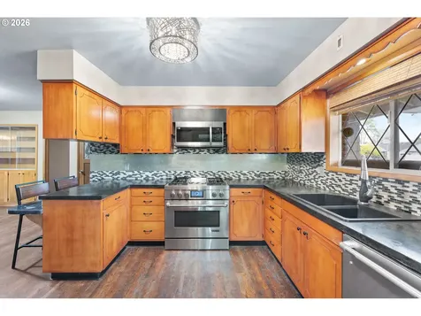 470 W Dartmouth Street Gladstone OR 97027