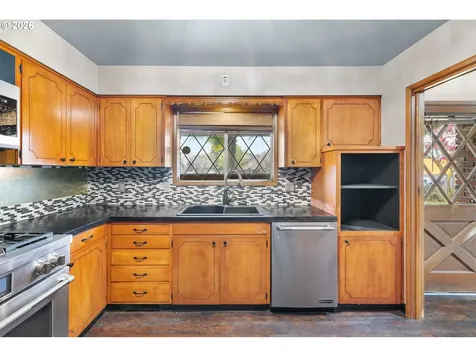 470 W Dartmouth Street Gladstone OR 97027