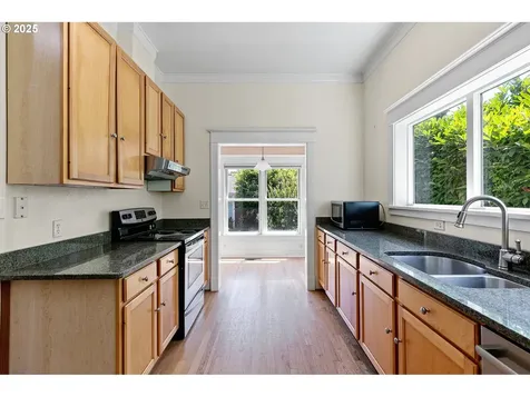 729 G Street Springfield OR 97477
