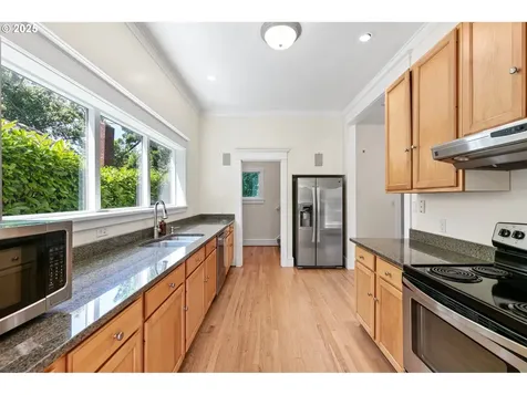 729 G Street Springfield OR 97477