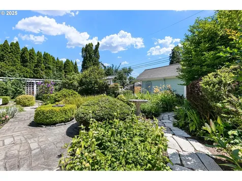 729 G Street Springfield OR 97477