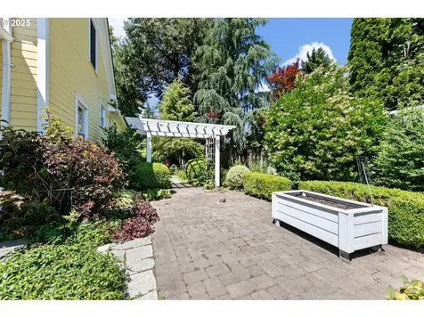729 G Street Springfield OR 97477