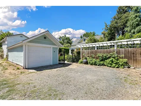 729 G Street Springfield OR 97477