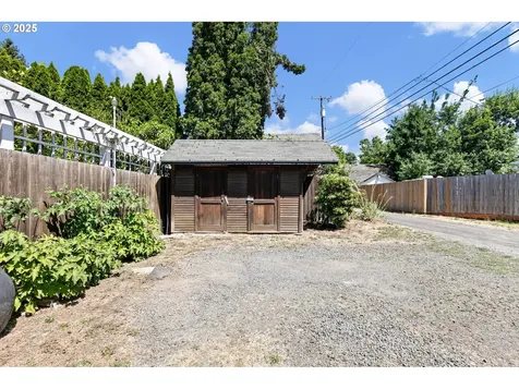 729 G Street Springfield OR 97477