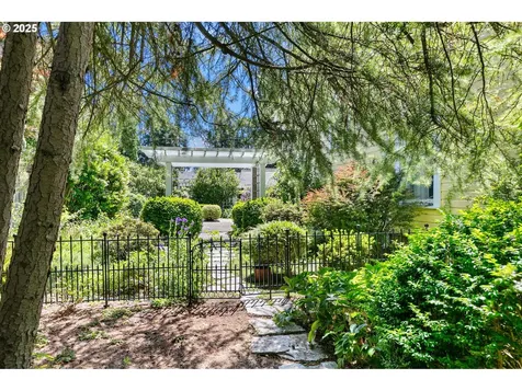 729 G Street Springfield OR 97477