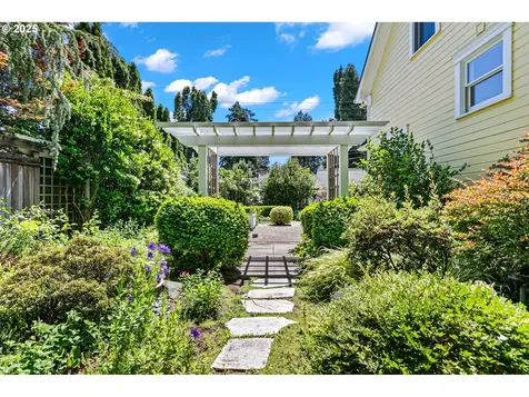 729 G Street Springfield OR 97477