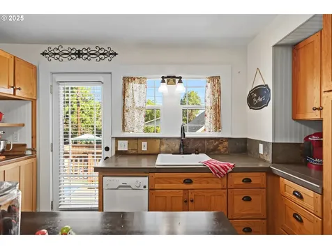 811 W 9th Street The Dalles OR 97058