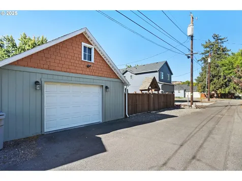 811 W 9th Street The Dalles OR 97058