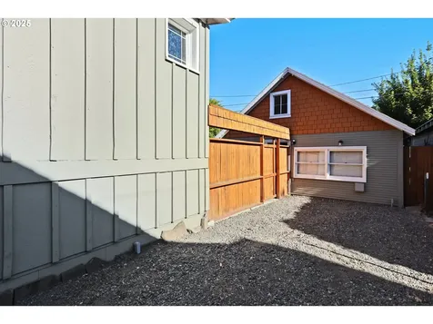 811 W 9th Street The Dalles OR 97058