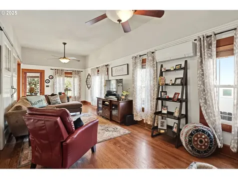 811 W 9th Street The Dalles OR 97058