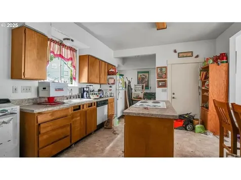 4532 NE Cleveland Avenue Portland OR 97211
