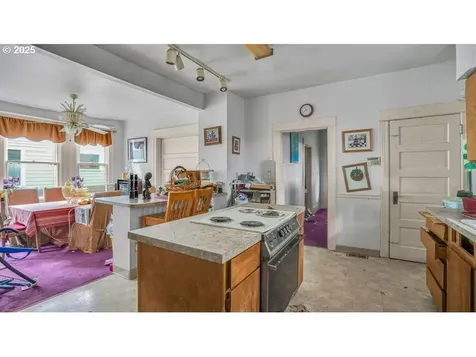 4532 NE Cleveland Avenue Portland OR 97211