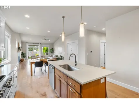 2178 SE 10th Avenue Canby OR 97013