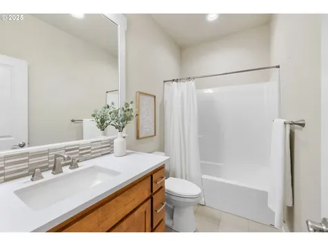 2178 SE 10th Avenue Canby OR 97013