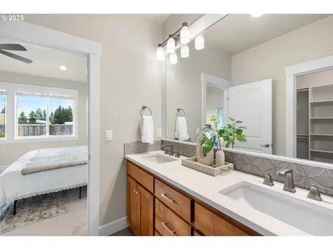 2178 SE 10th Avenue Canby OR 97013