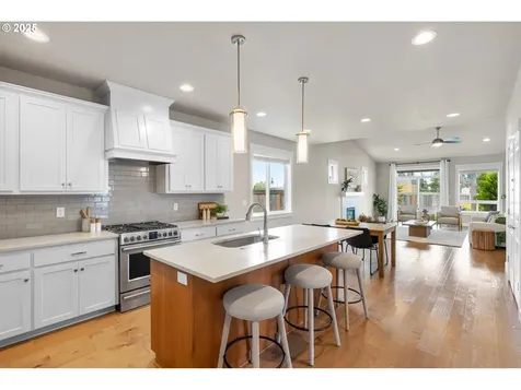 2178 SE 10th Avenue Canby OR 97013