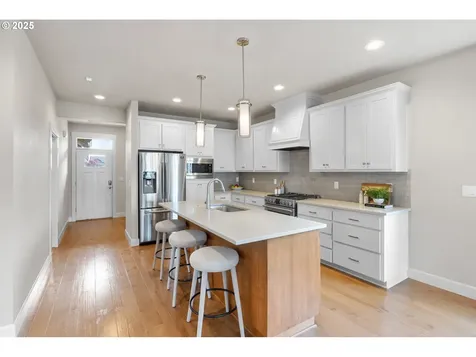 2178 SE 10th Avenue Canby OR 97013