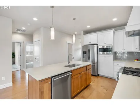 2178 SE 10th Avenue Canby OR 97013