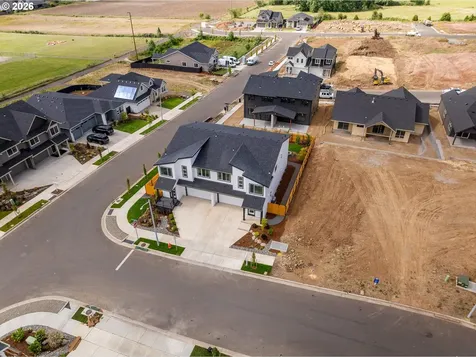 16036 Serres Farms Way Oregon City OR 97045