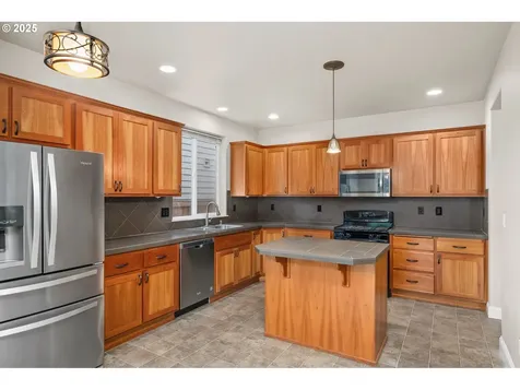 2073 SE 48th Avenue Hillsboro OR 97123