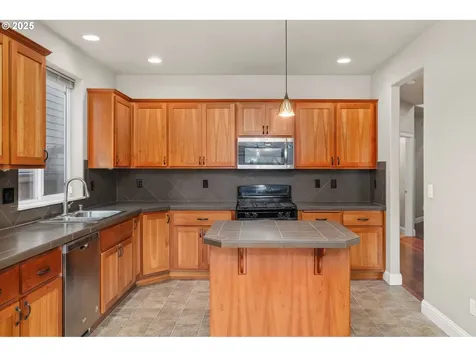 2073 SE 48th Avenue Hillsboro OR 97123